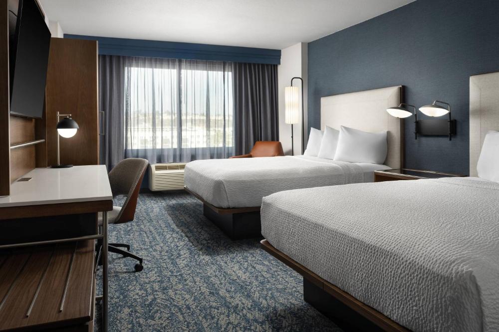 Large Queen Room with Two Queen Beds interior